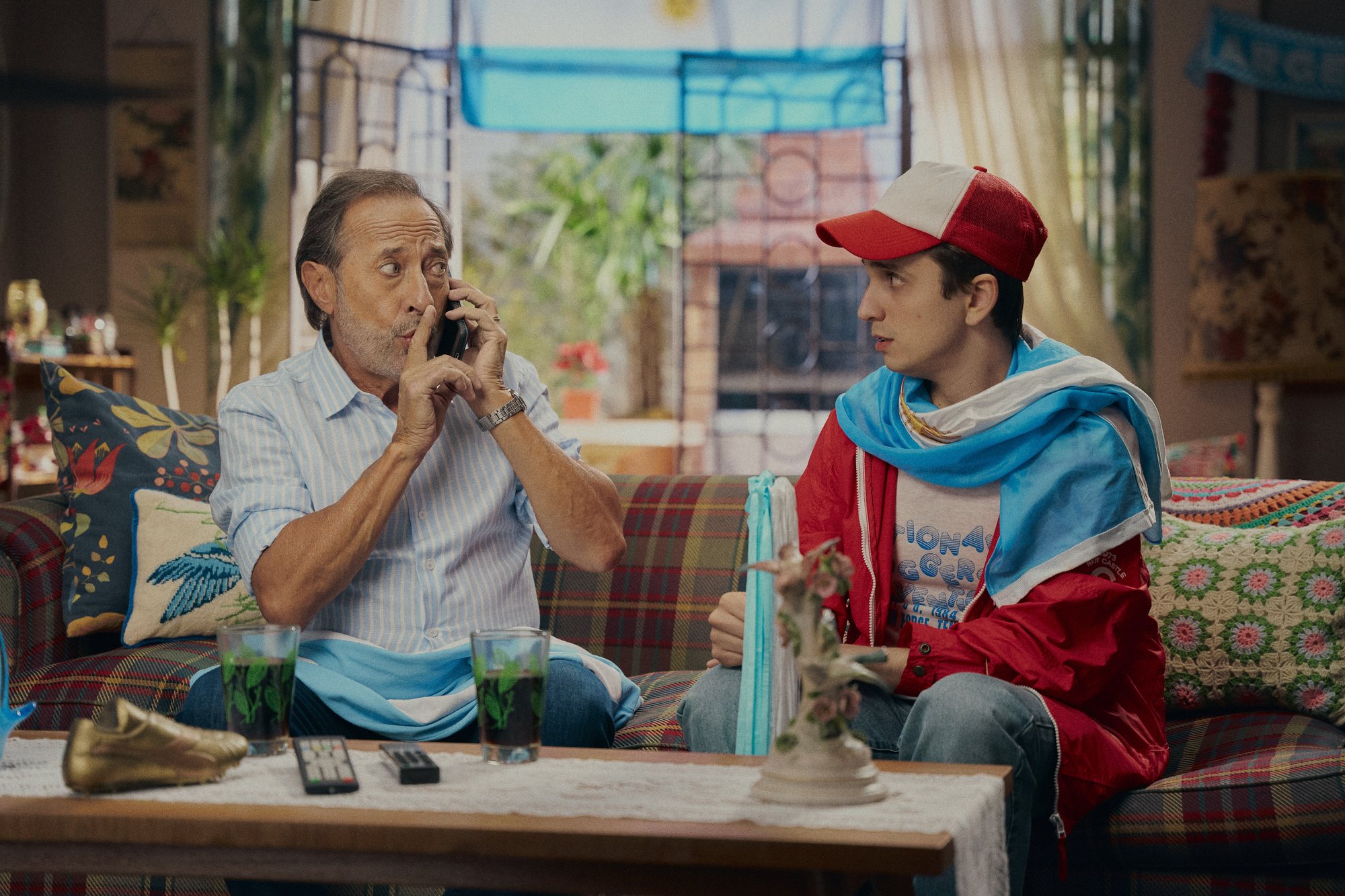 Rodaje Corazón Argento — Pepe Argento y el hincha en el sillón